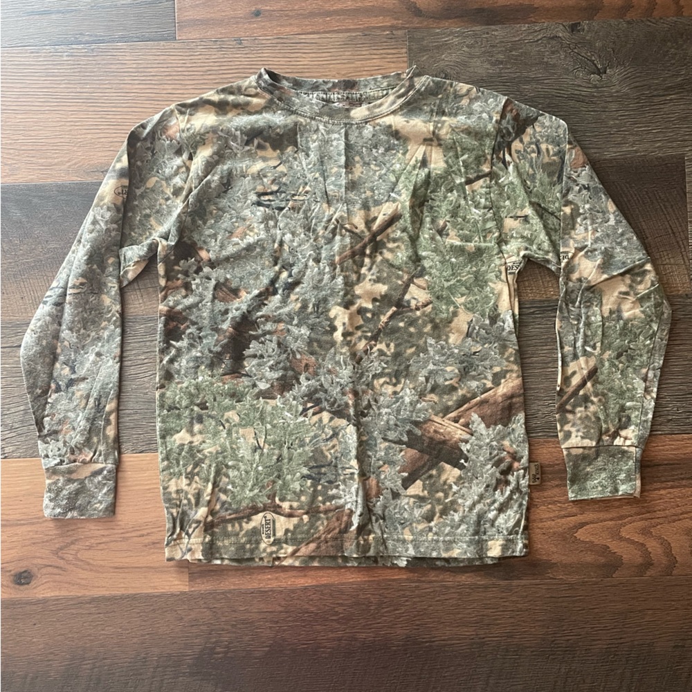 Boys long sleeve camouflage tee shirt size L